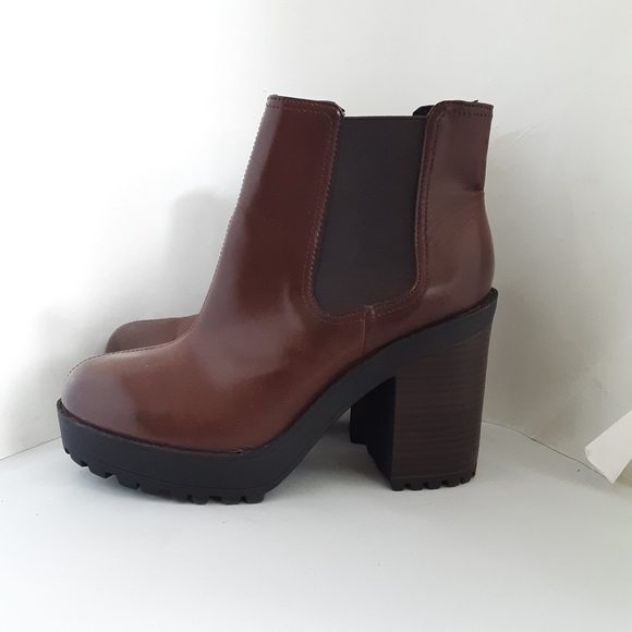 H & M - divided- chunky lug sole ankle boots - Picture 6 of 13